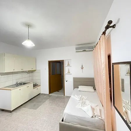 Studio&apartments アパート *